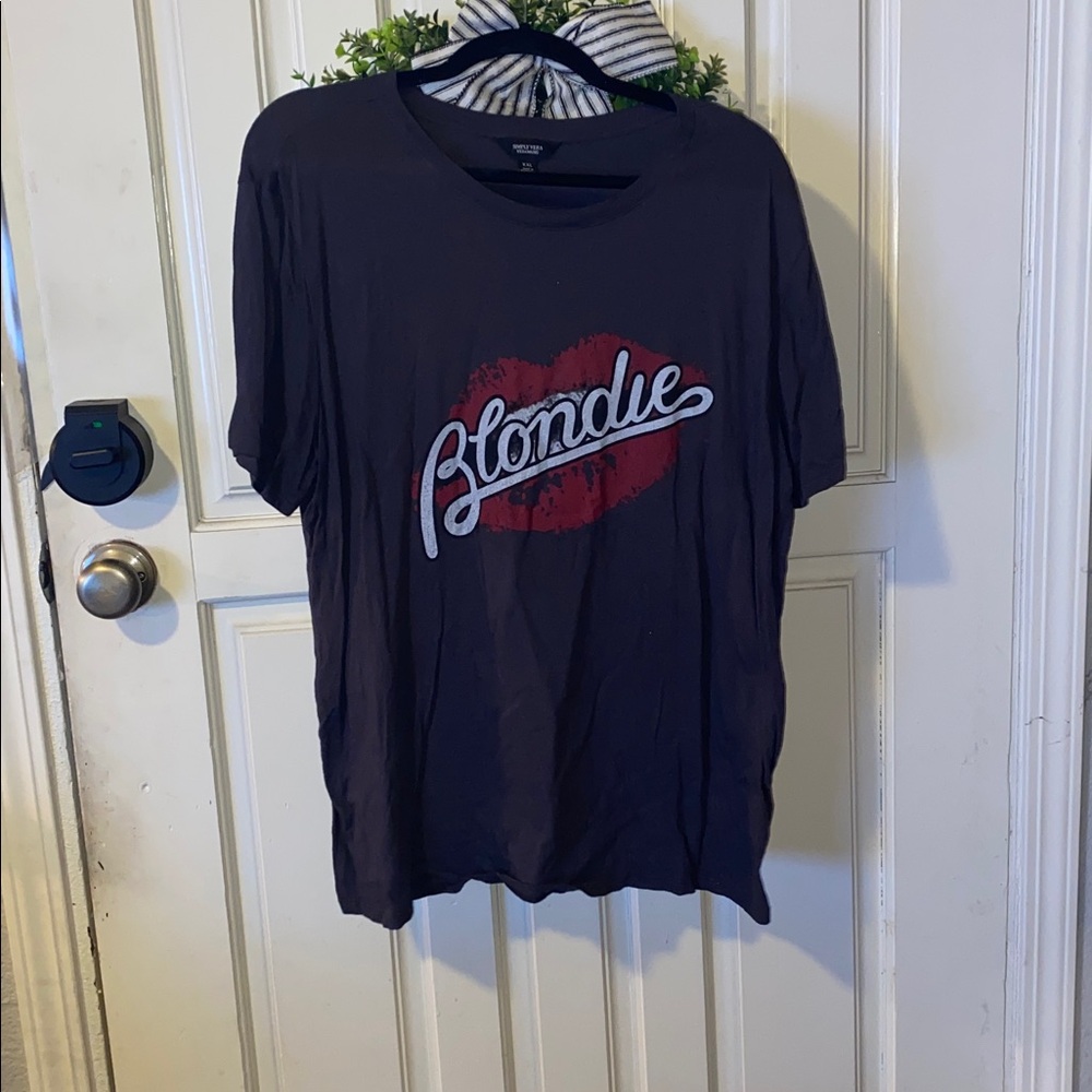 Simply Vera Vera Wang Black Tee with Red Graphic